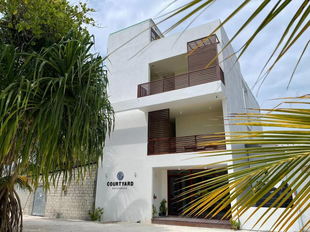 COURTYARD GUESTHOUSE & Restaurants