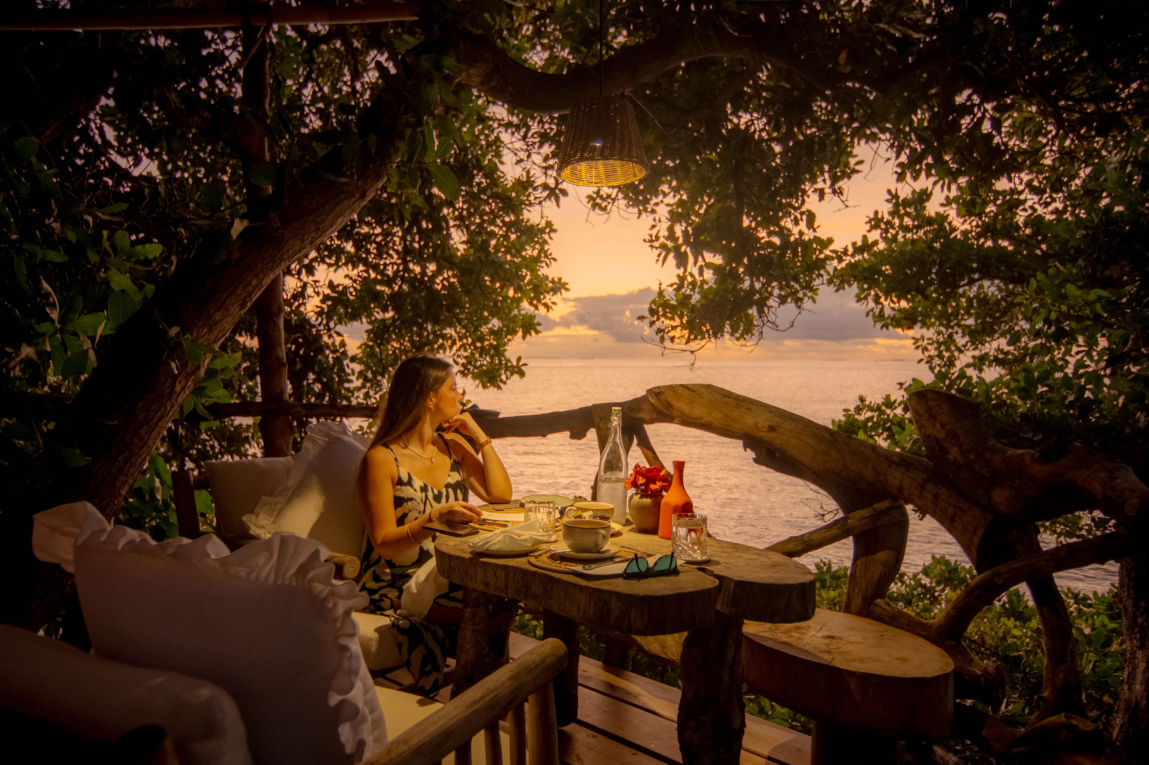 Thari Treetop Dining at Malahini Kuda Bandos