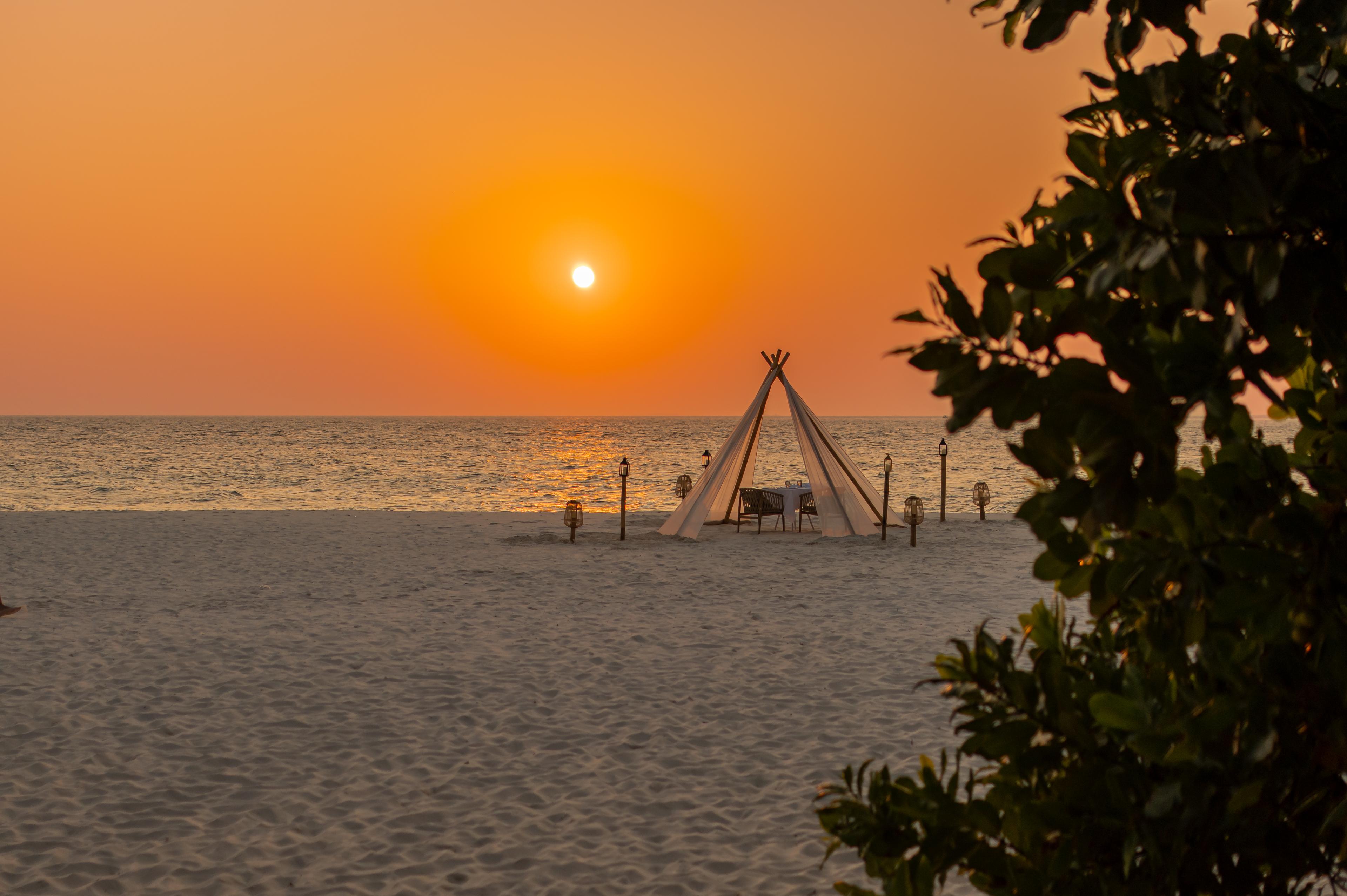 Beach & Destination Dining at Malahini Kuda Bandos