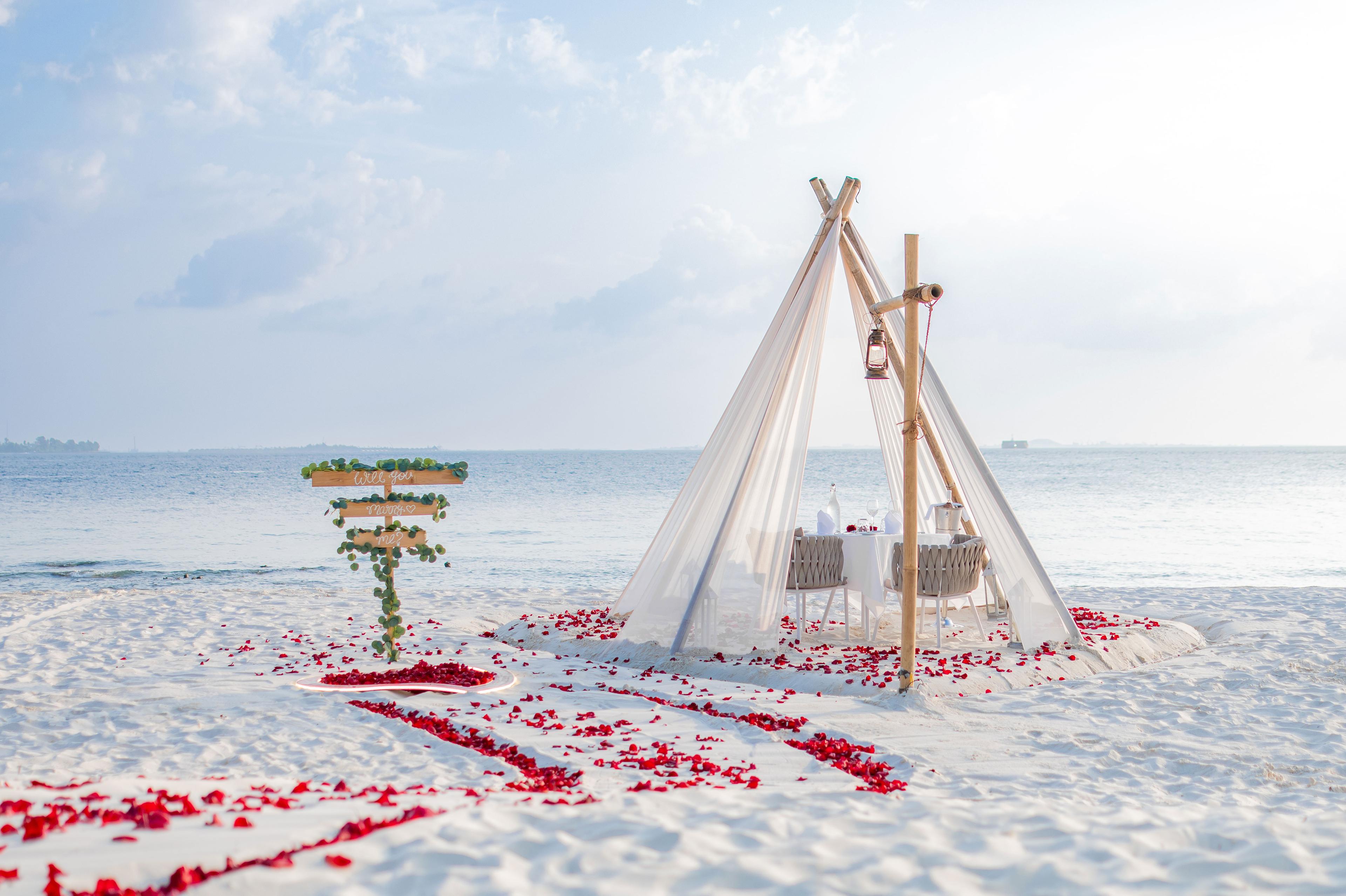Beach & Destination Dining at Malahini Kuda Bandos thumbnail 2
