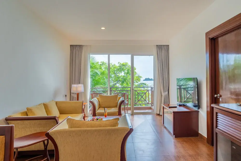 Hulhule Island Hotel