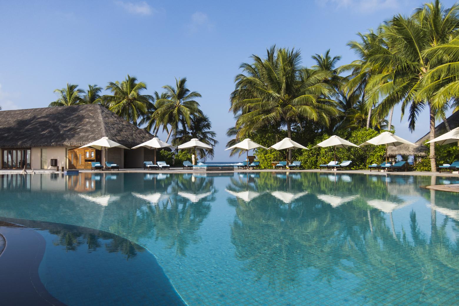 Beach Bar at Veligandu Maldives Resort Island thumbnail 8