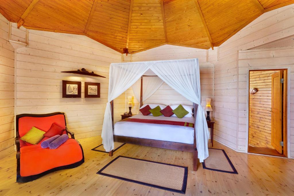 Komandoo Island Resort & Spa photo 2