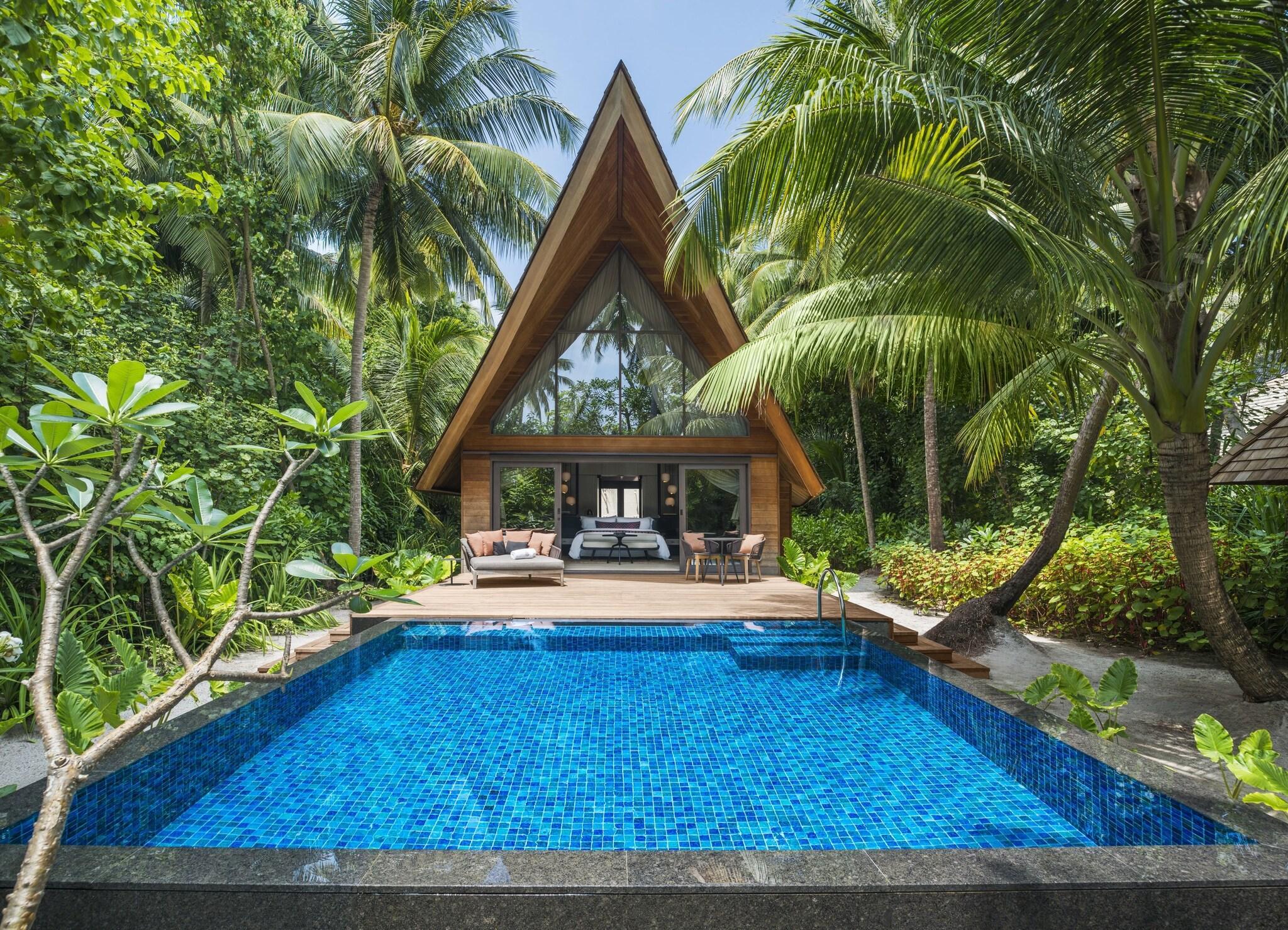 The St. Regis Maldives Vommuli Resort