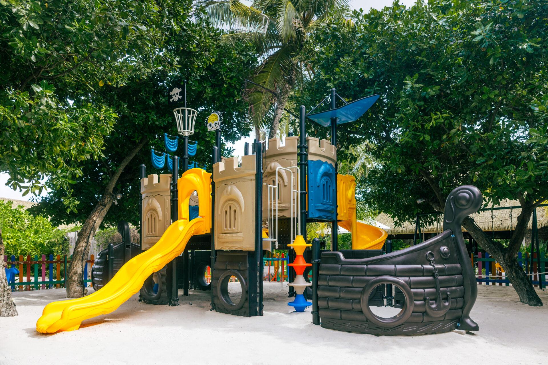 Max Mermaids and Pirates Club