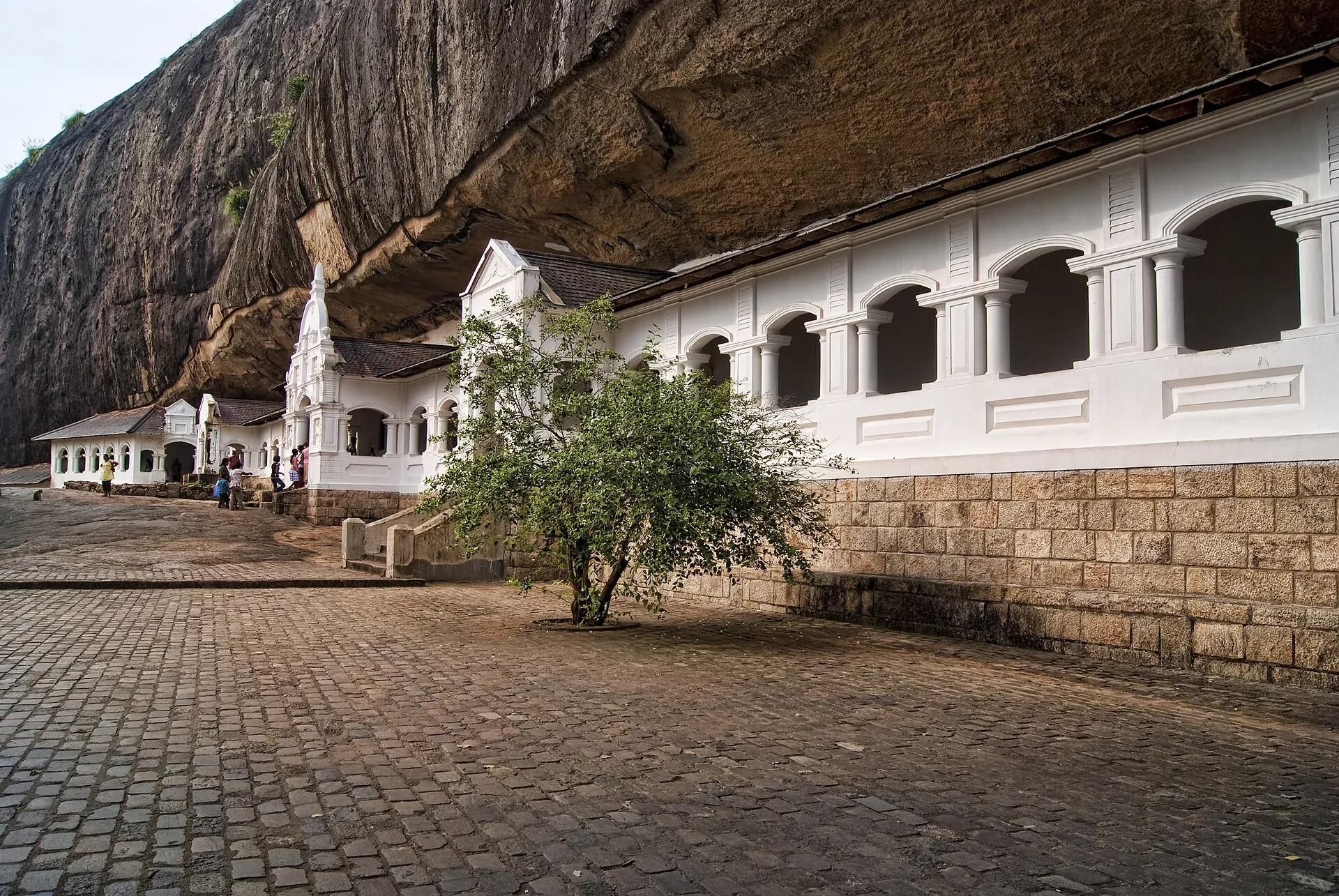 The cave temple entrance at Dambulla