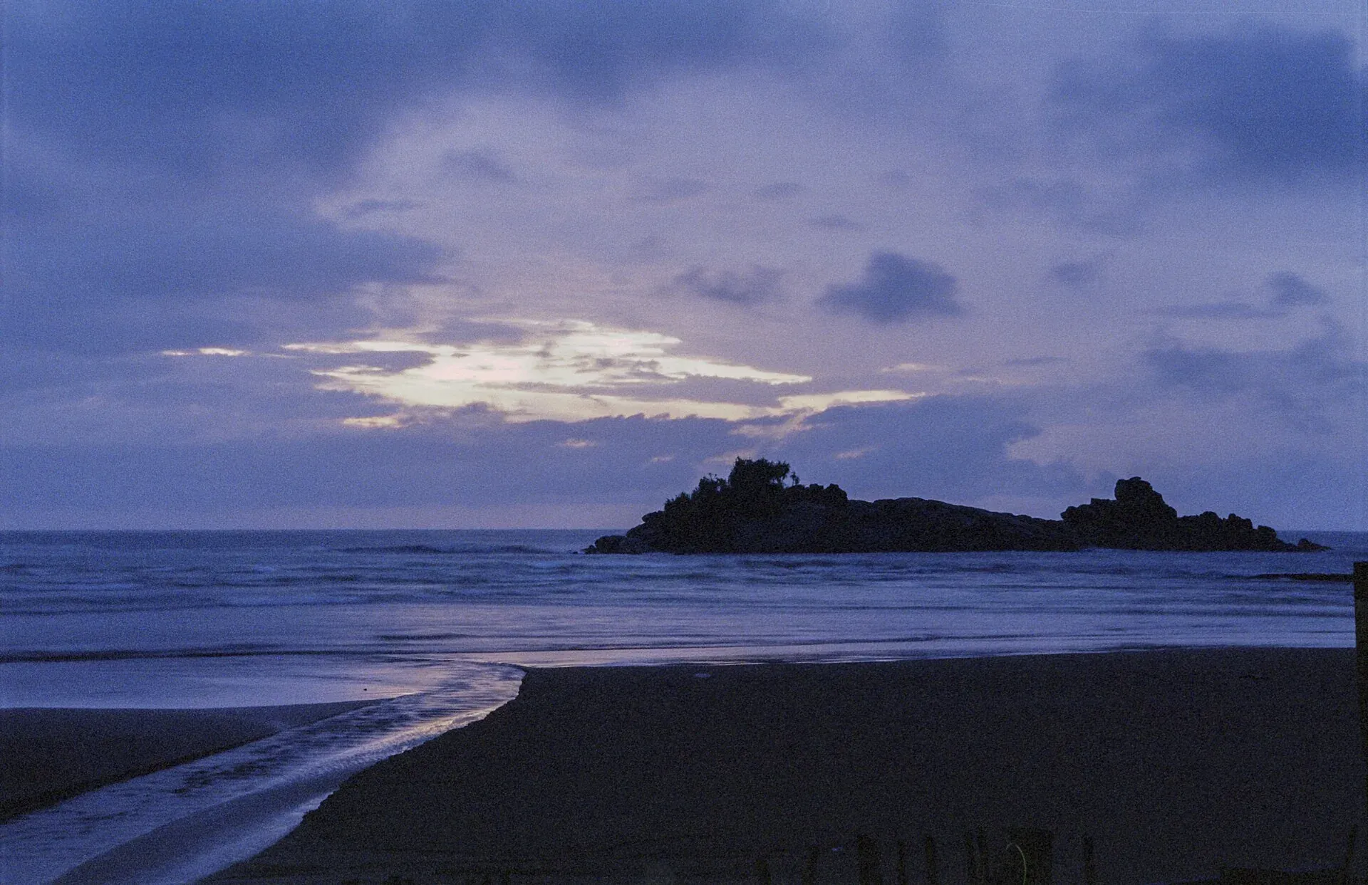 Beruwala bay at dusk