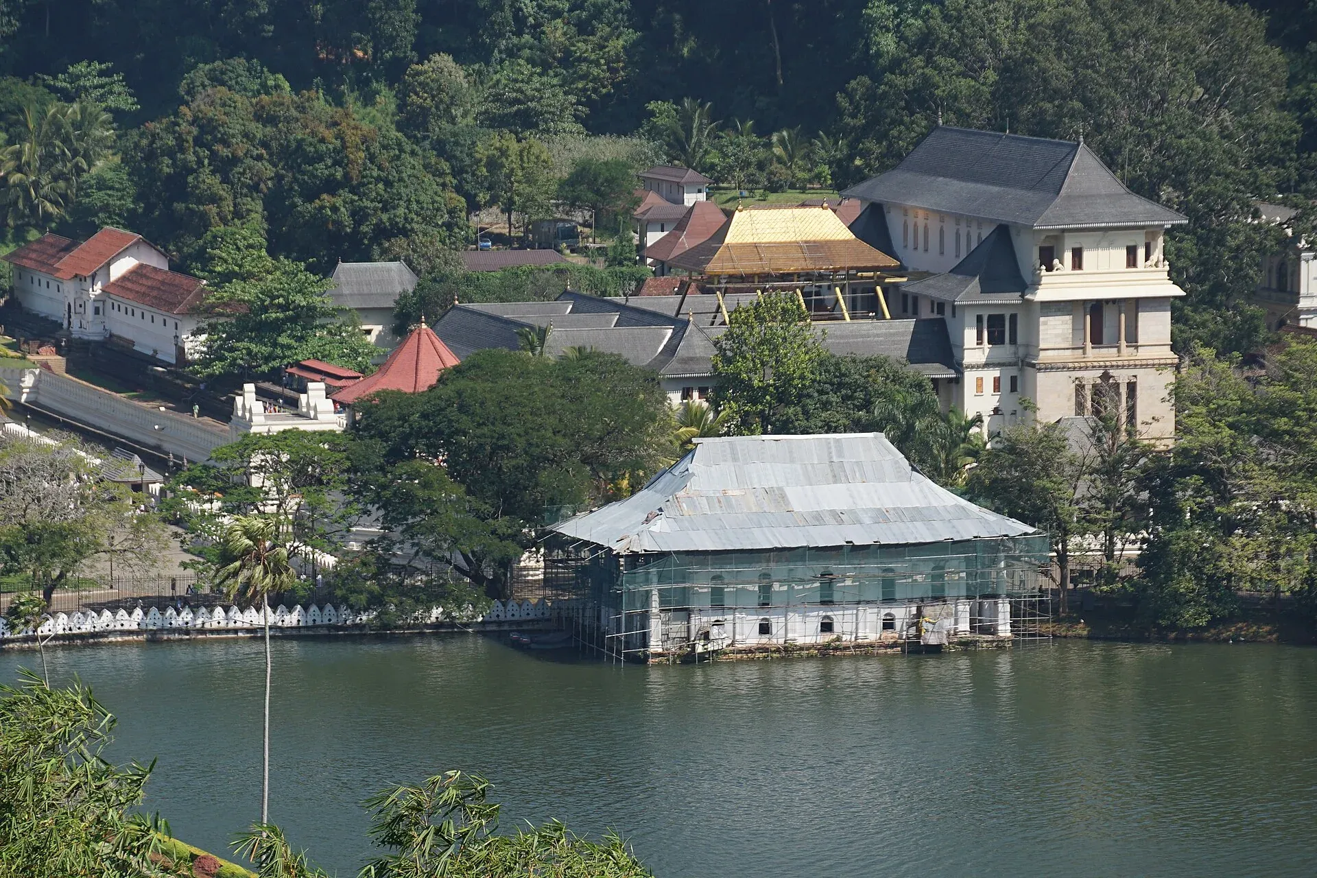 Kandy Lake and the Temple of the Tooth