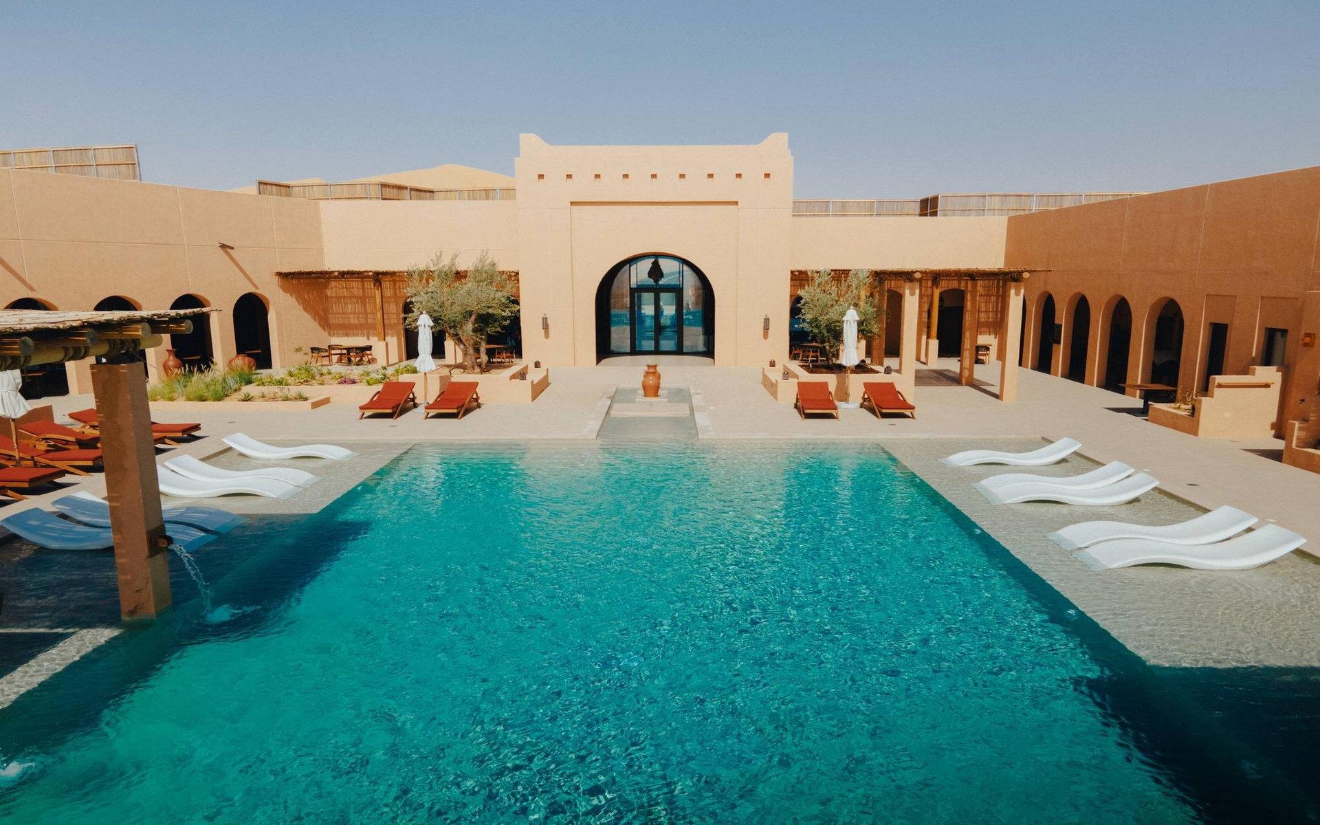 Bab Al Nojoum Bateen Liwa