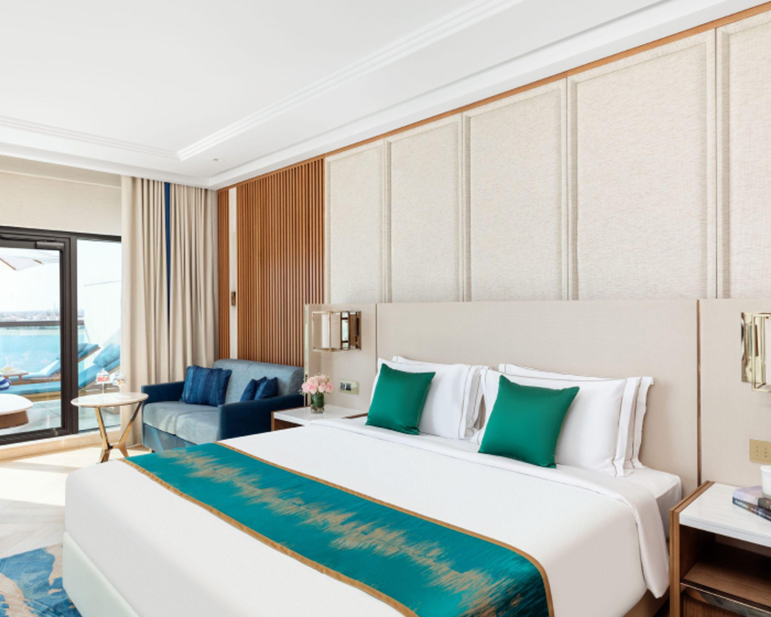 GRAND LUXURY SUITE SEA VIEW WITH OPEN JACUZZI KING BED at Taj Exotica Resort & Spa, The Palm, Dubai