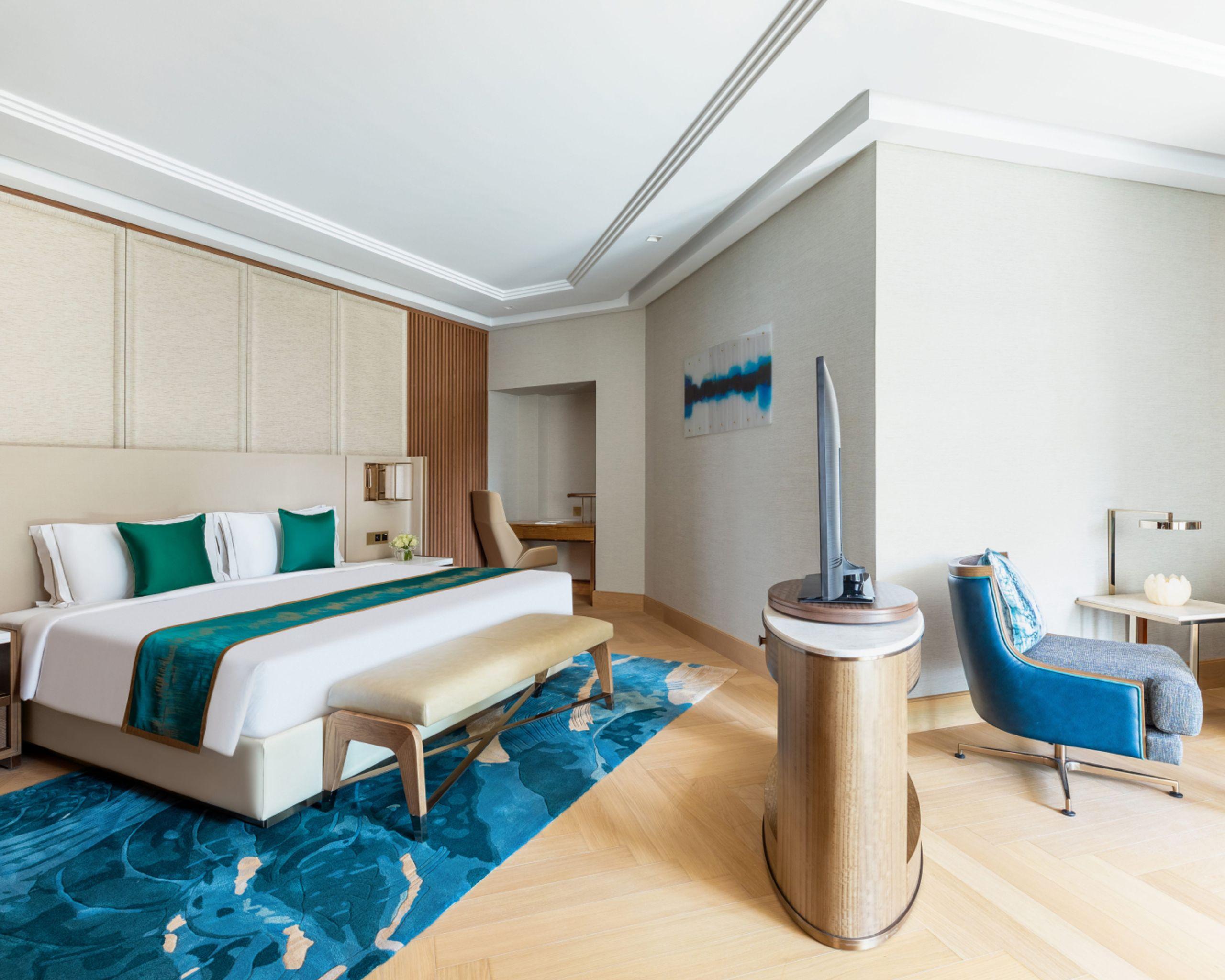 TWO BEDROOM GRAND LUXURY SUITE SEA VIEW KING BED at Taj Exotica Resort & Spa, The Palm, Dubai