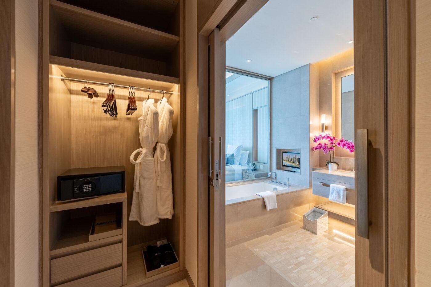 Luxe Sea View | Twin Beds at FIVE LUXE JBR, view 2