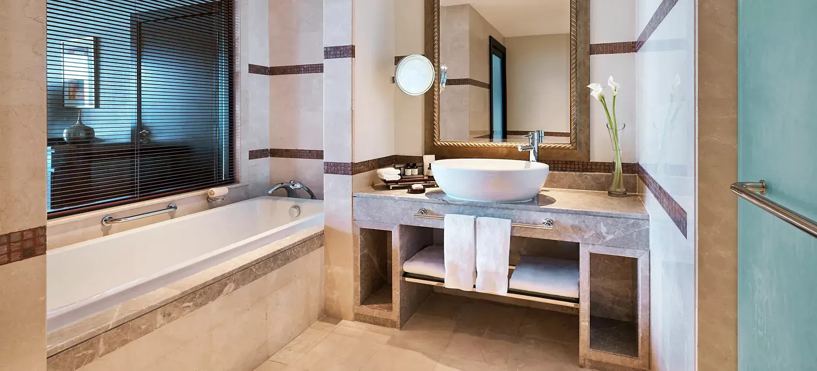 Deluxe One Bedroom Suite - Panoramic Palm Sea View at Fairmont The Palm, view 3