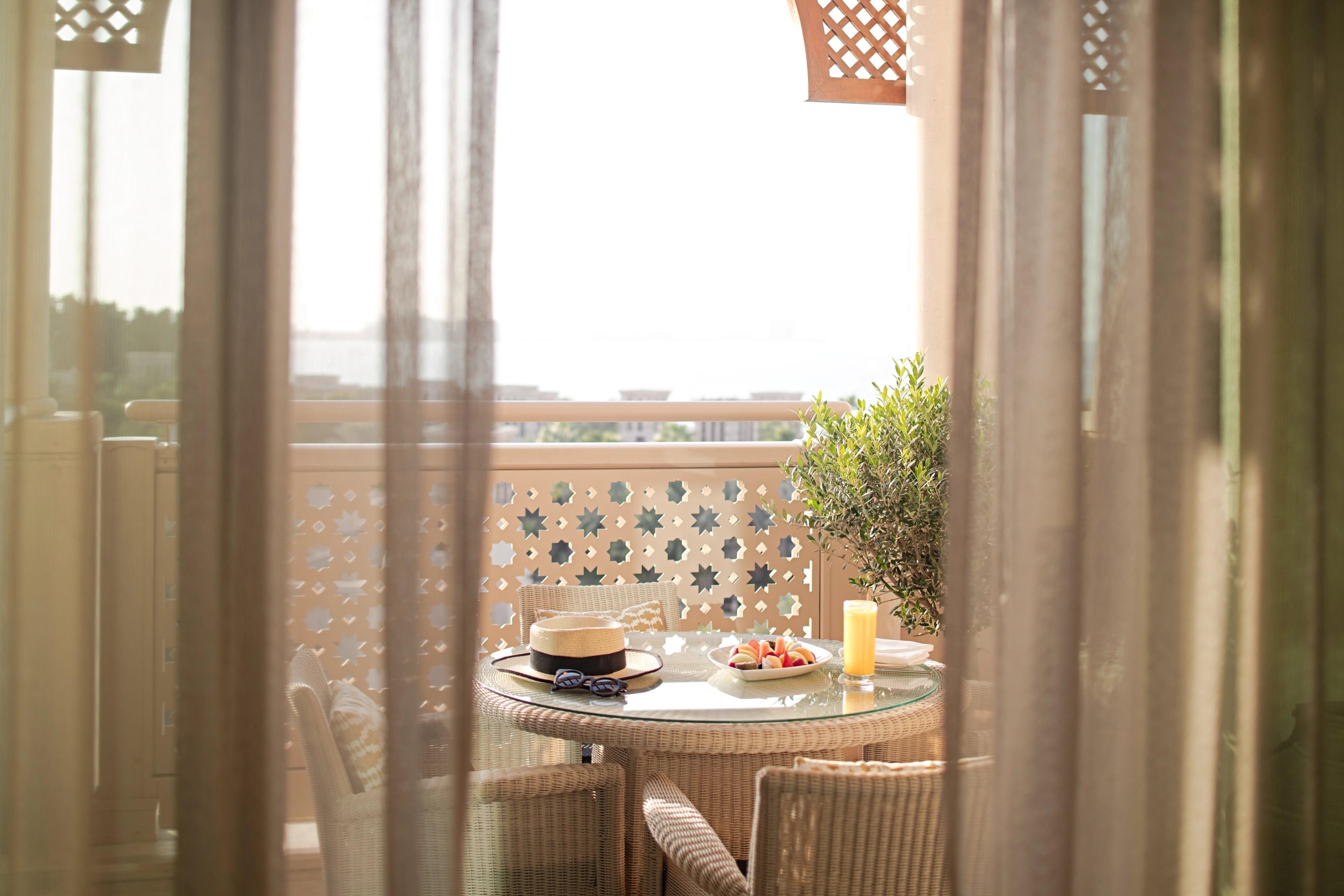 Arabian Family Club Room at Jumeirah Al Qasr, view 3