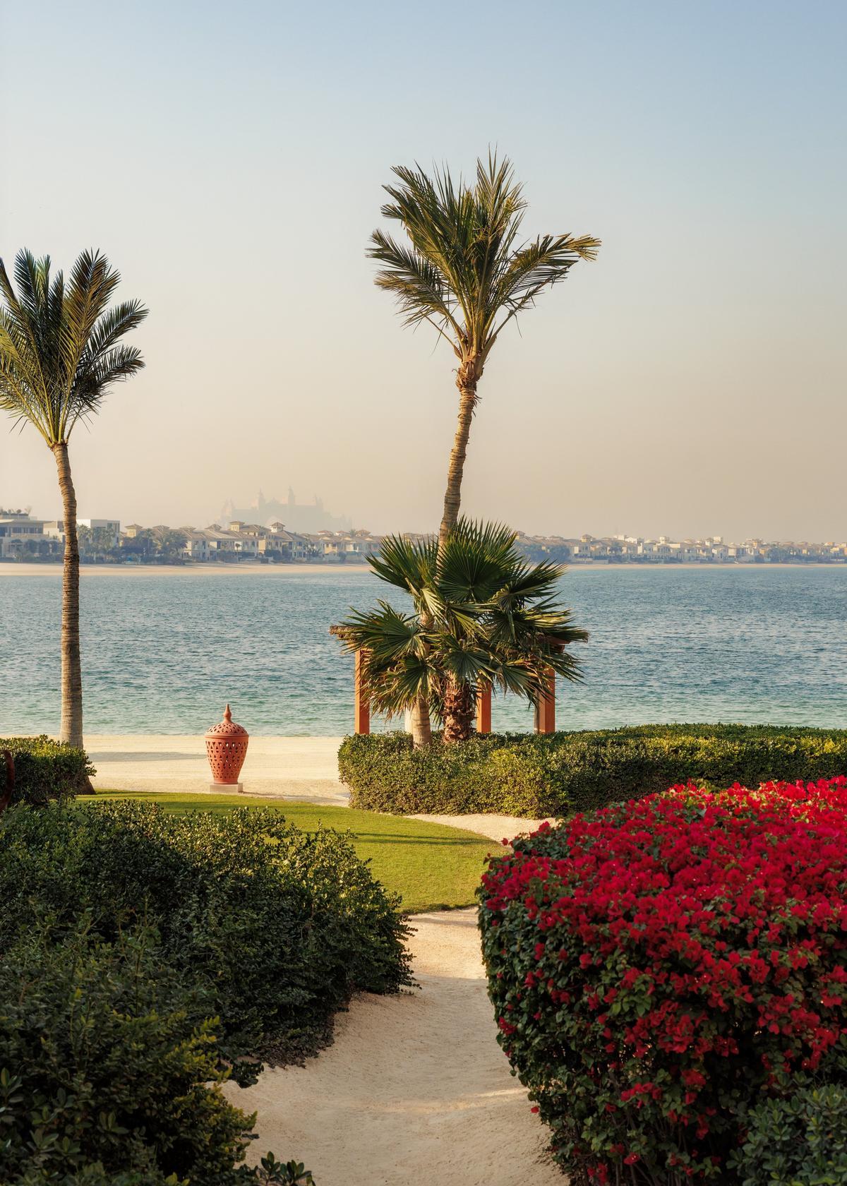 Luxury Beachfront Junior Suite at One&Only The Palm, Dubai, view 2