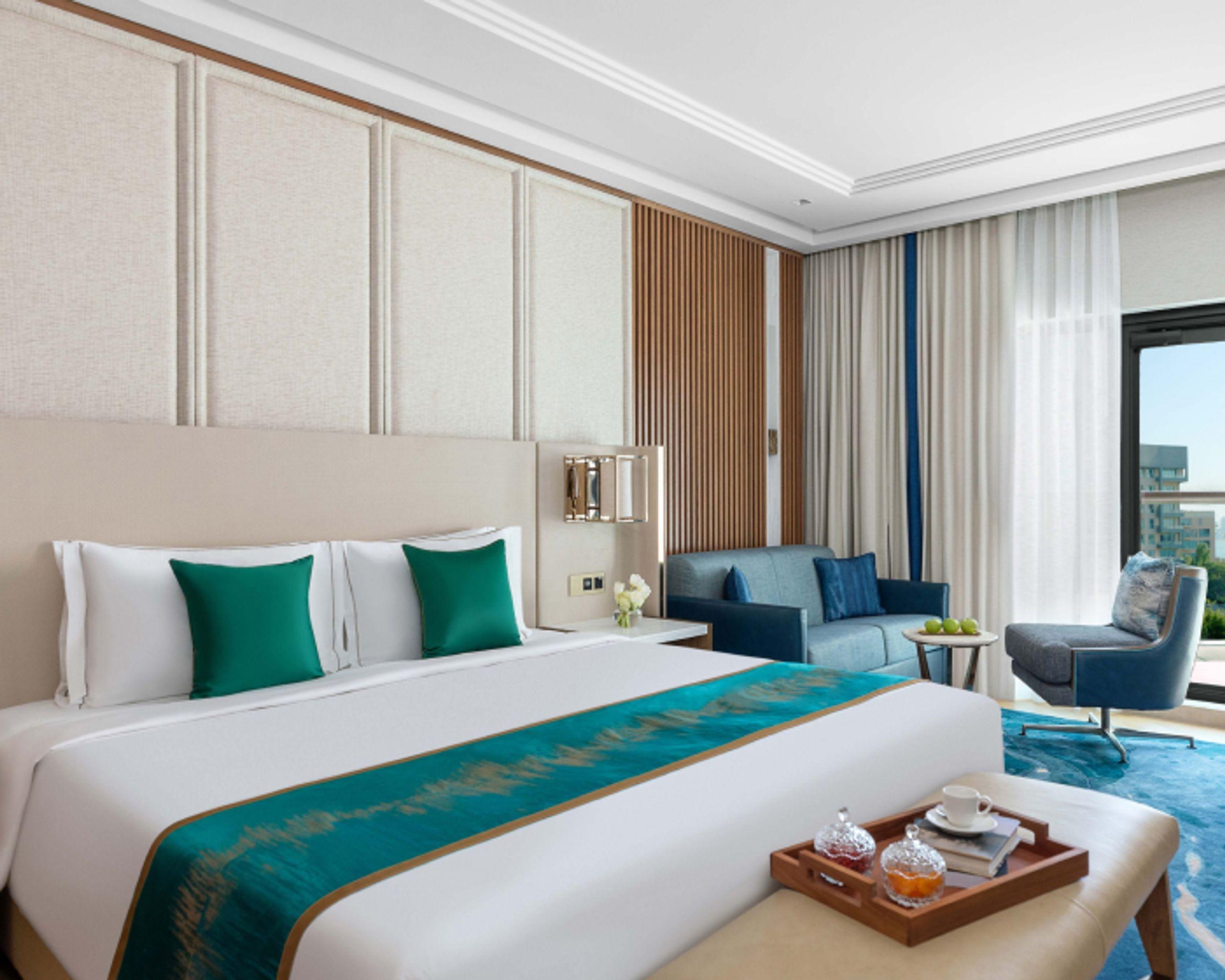Luxury Family Room King Bed