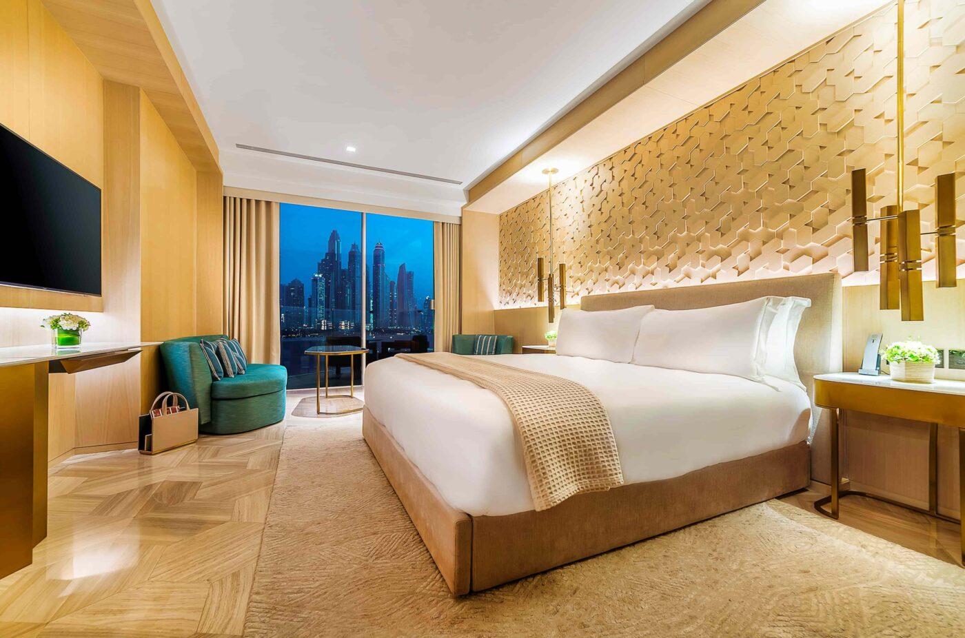 Luxe Sea View at FIVE Palm Jumeirah, view 3