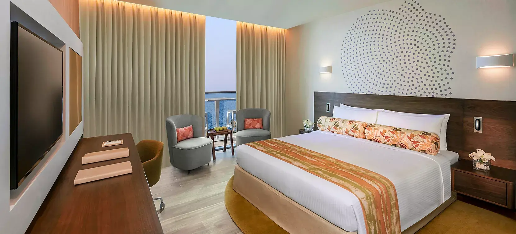 Deluxe Suite One bedroom with Balcony, Partial Palm Sea View and Club Lounge Access
