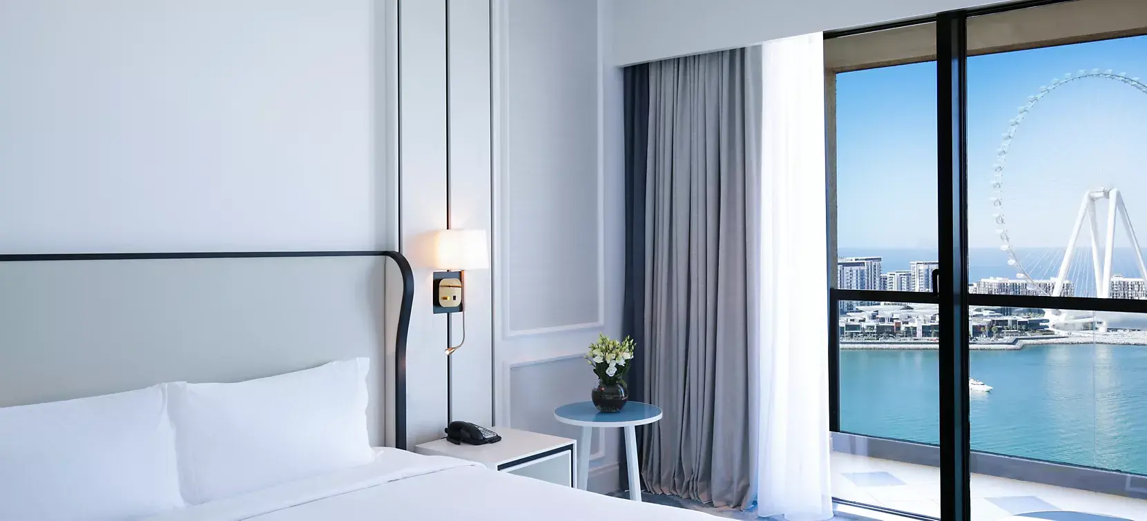 LUXURY CLUB ROOM, Club Millésime Access, 1 King Bed, partial seaview, balcony