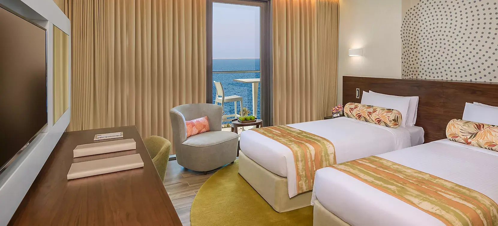 Deluxe Room with Balcony, Partial Palm Sea View