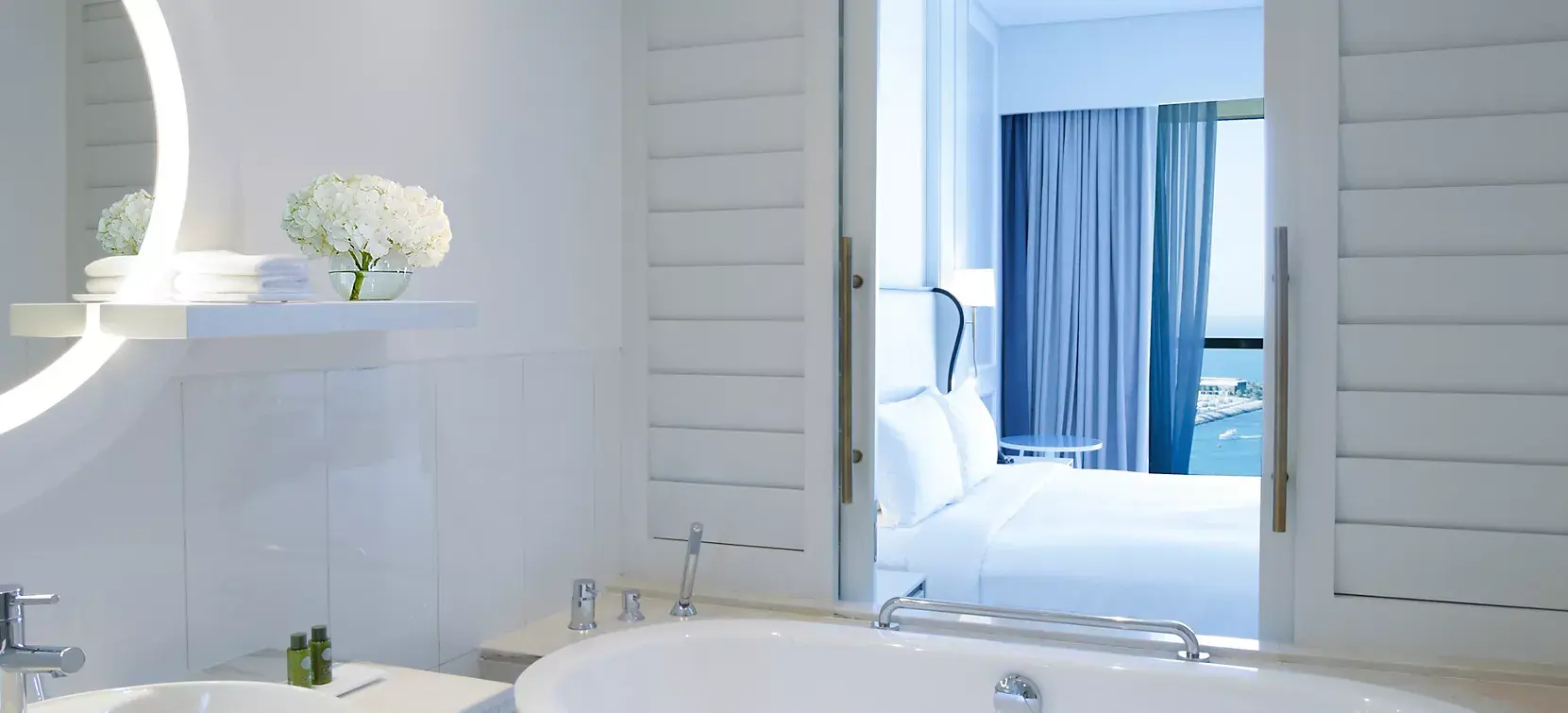 JUNIOR SUITE, Club Millésime Access, 1 King Bed, partial seaview, balconies at Sofitel Dubai Jumeirah Beach, view 2