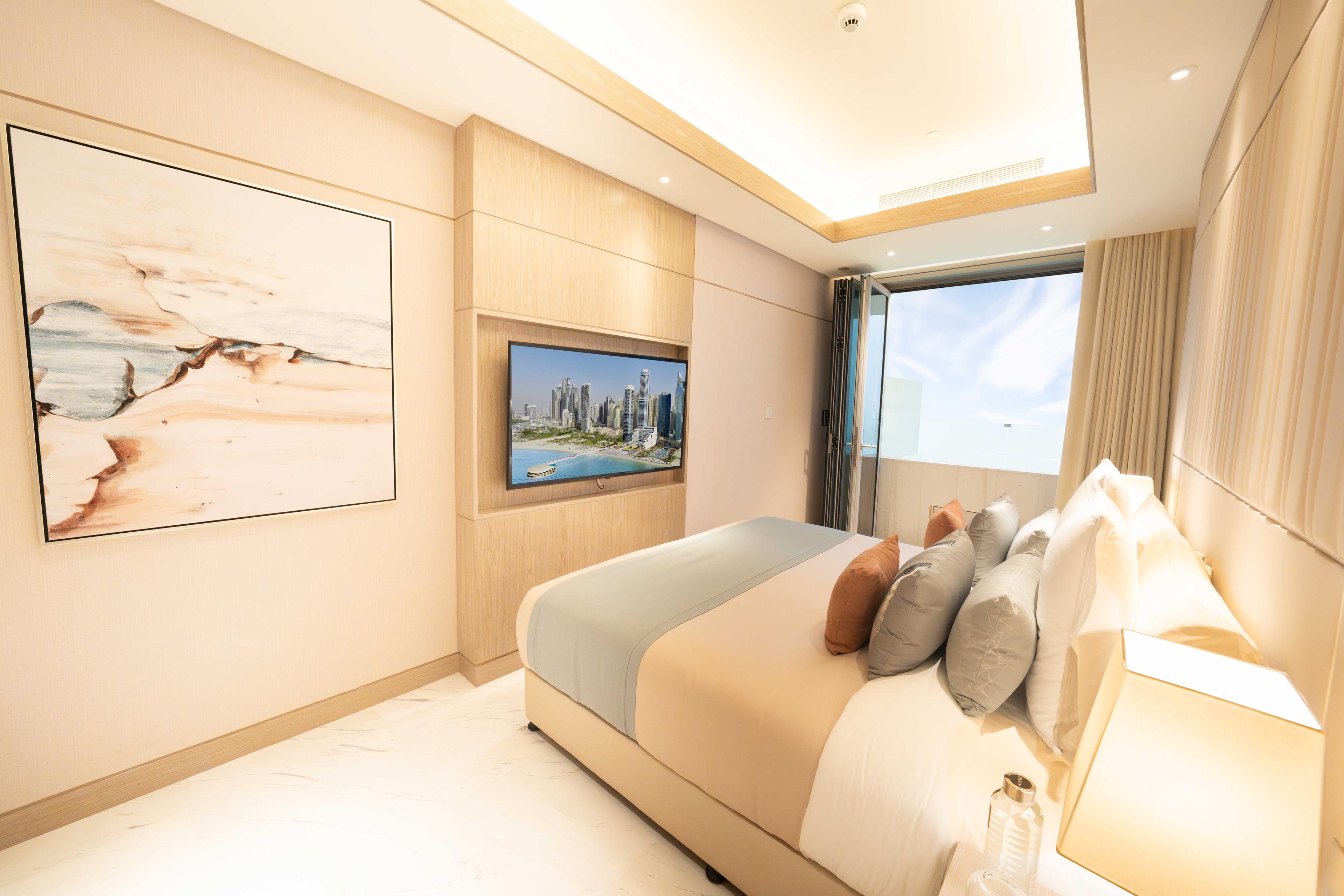 1 BED | Skyline Suite w/ Pool