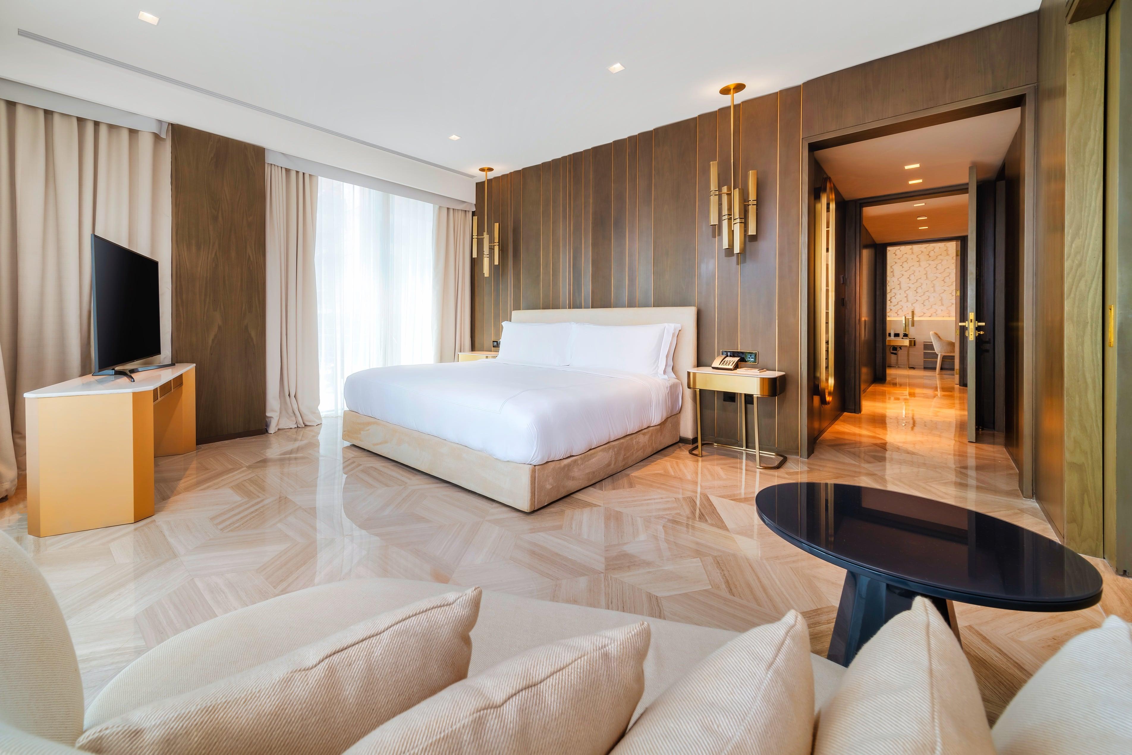 3 Bed | Beach villa w/ Pool at FIVE Palm Jumeirah