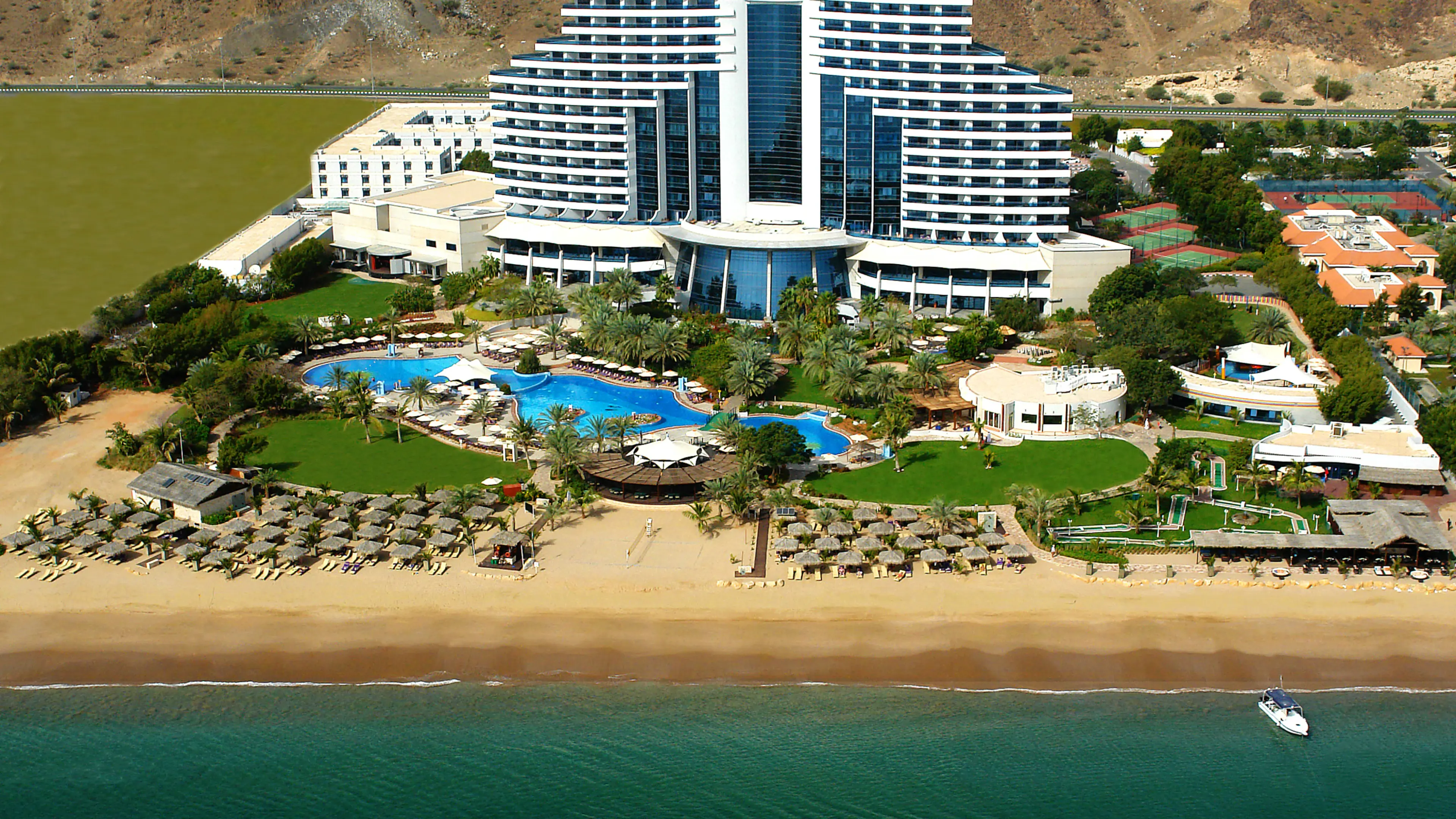 Le Méridien Al Aqah Beach Resort