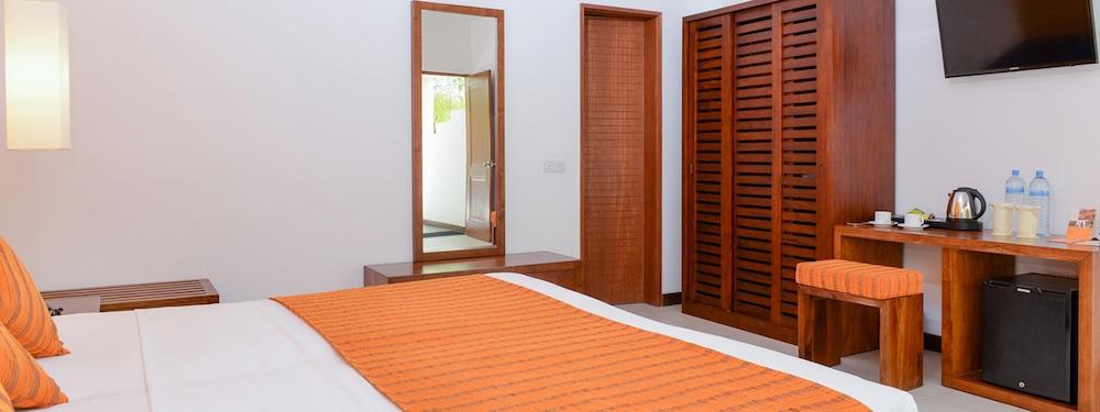 Sunset Beach Villa at Adaaran Select Hudhuran Fushi, view 4