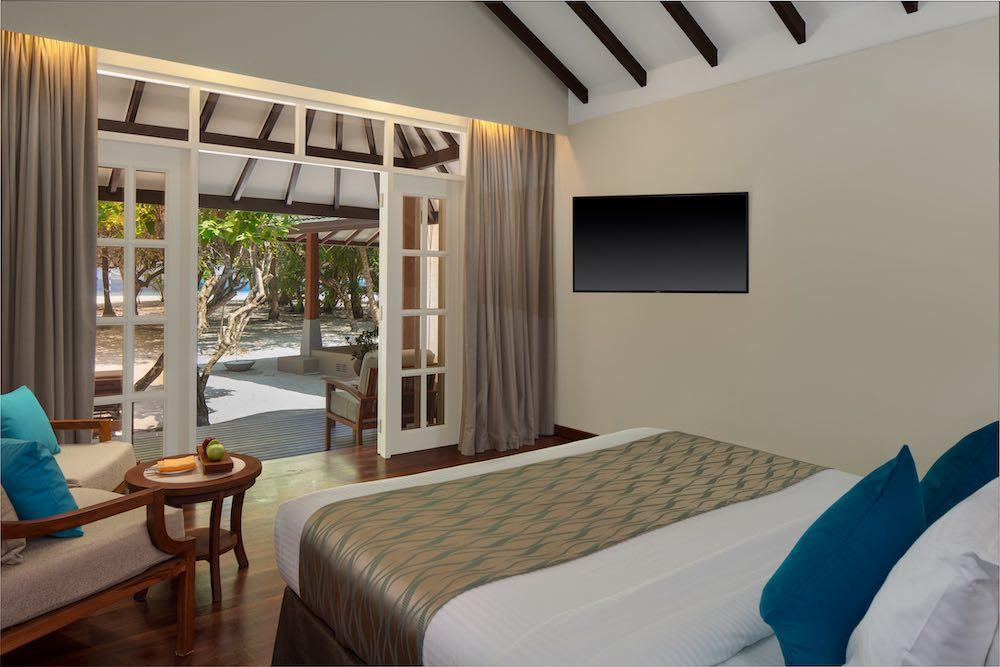 Jacuzzi Beach Villa at Adaaran Select Meedhupparu with 24Hr Premium All-Inclusive, view 4