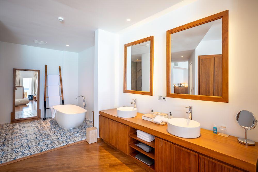 Lagoon Villa with Pool at Amilla, view 5