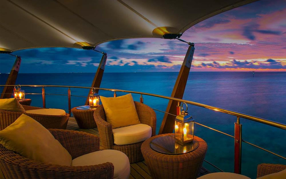 The Lighthouse Lounge at Baros