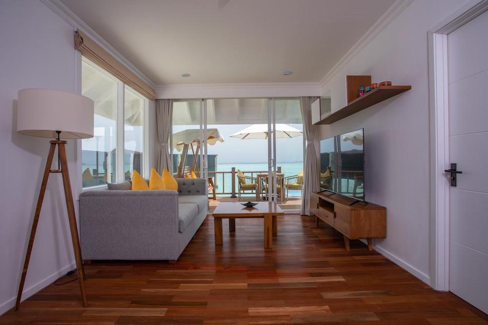 Sangu Suite at Dhigufaru Island Resort, view 3