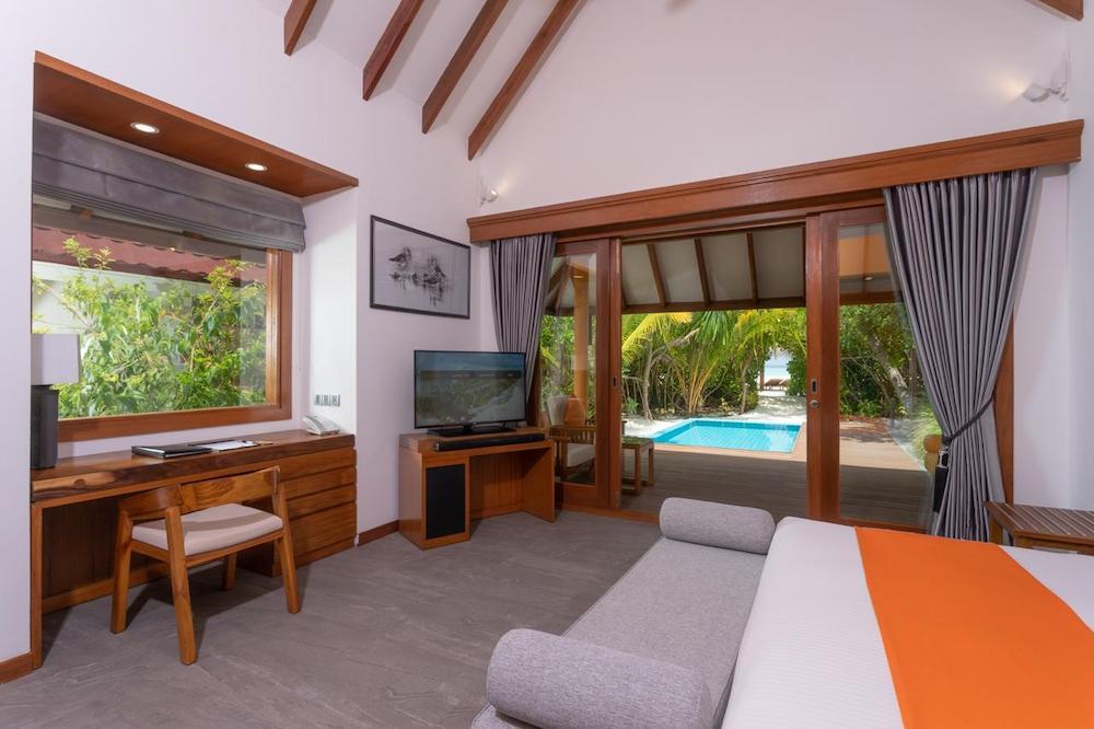 Veli Beach Pool Villa at Dhigufaru Island Resort, view 5