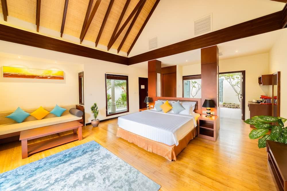 Beach Villa at Furaveri, view 3