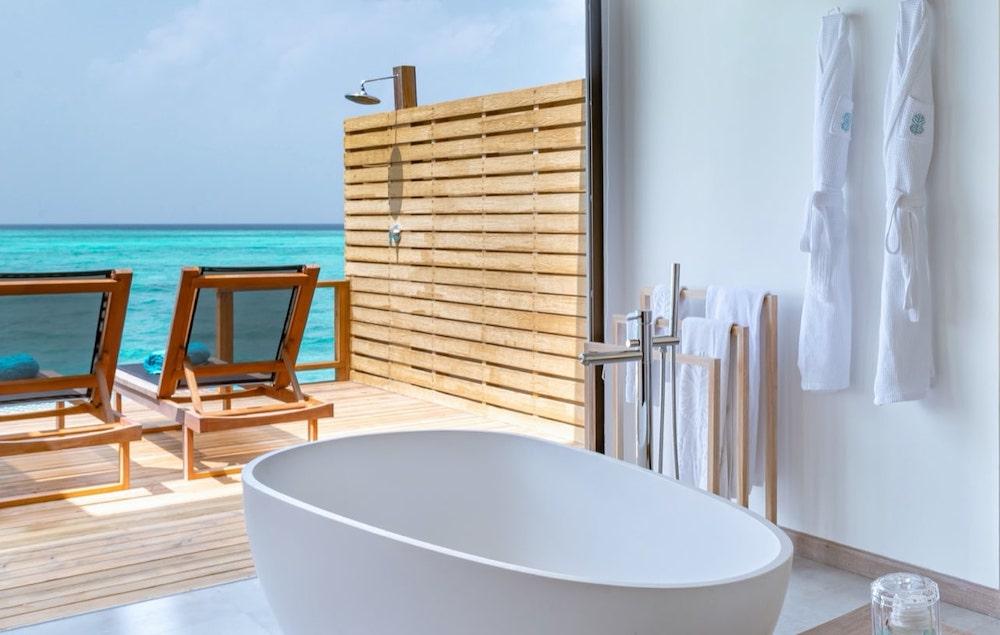 Pool Water Villa at Fushifaru, view 4