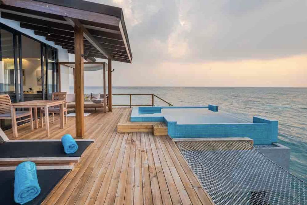 Premium Pool Water Villa