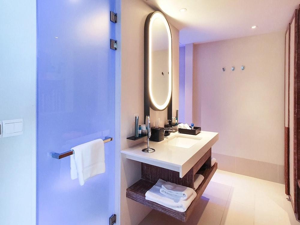 Silver Beach Studio at Hard Rock Hotel, view 3