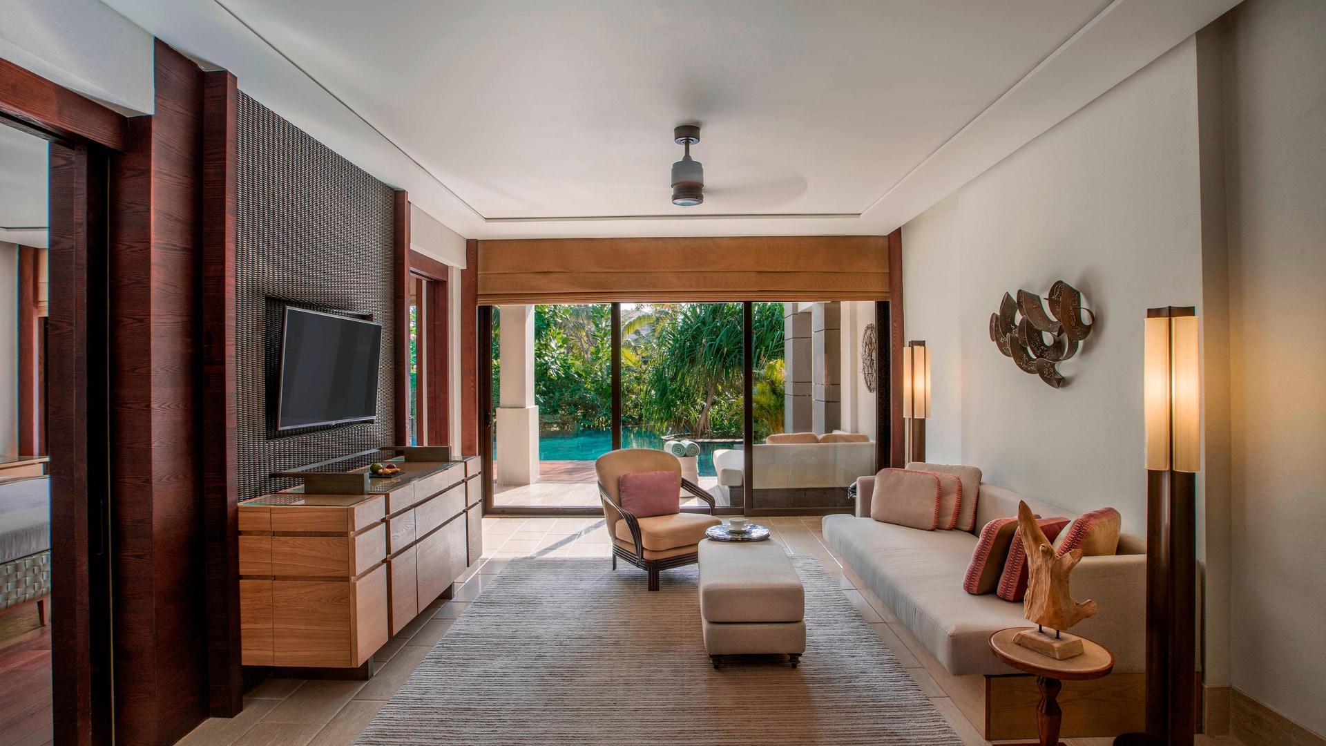 The Ritz-Carlton Suite