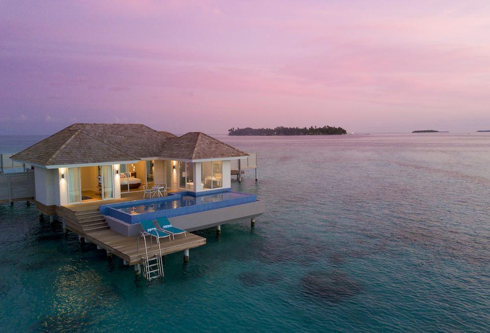 Sunset Aqua Pool Suite