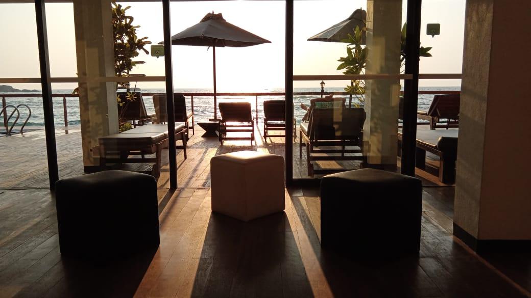 Coral Rock Bar
