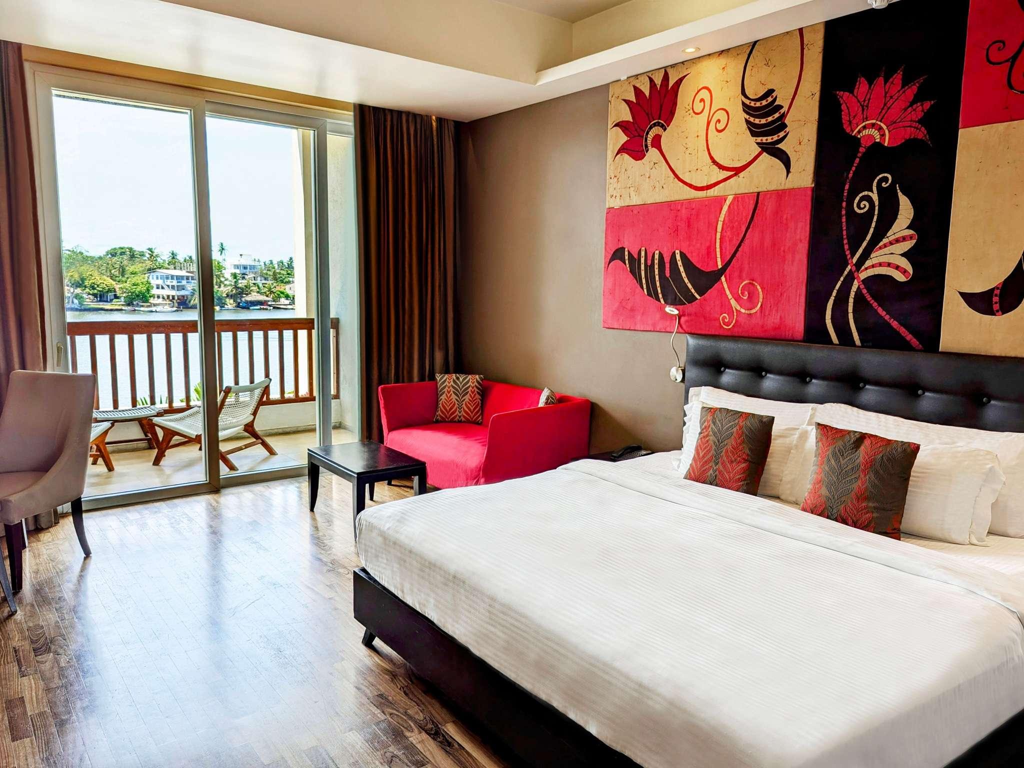 Deluxe River View King Bed