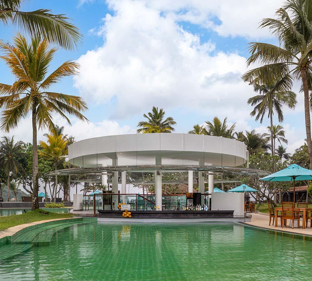 Splash Pool Bar