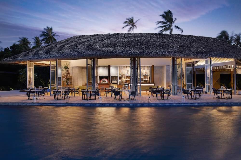 Velaa Bar + Grill at Le Méridien Maldives Resort & Spa