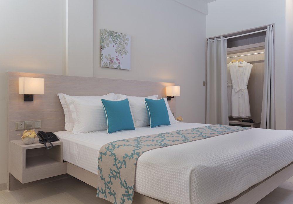 Deluxe room at Malahini Kuda Bandos, view 6