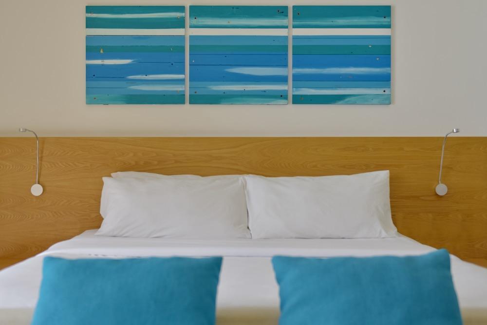 Water Villa at Summer Island, view 6