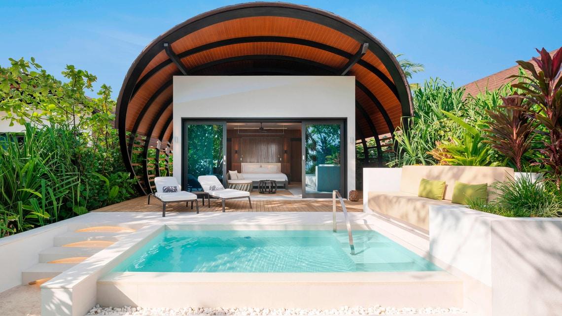 Deluxe Beach Villa with Pool