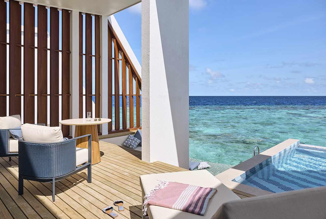 Exclusive Reef Water Villa Pool