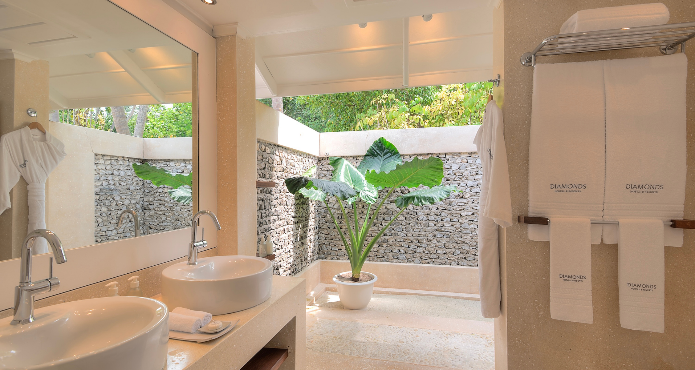 Lagoon Villa at Diamonds Athuruga, view 3