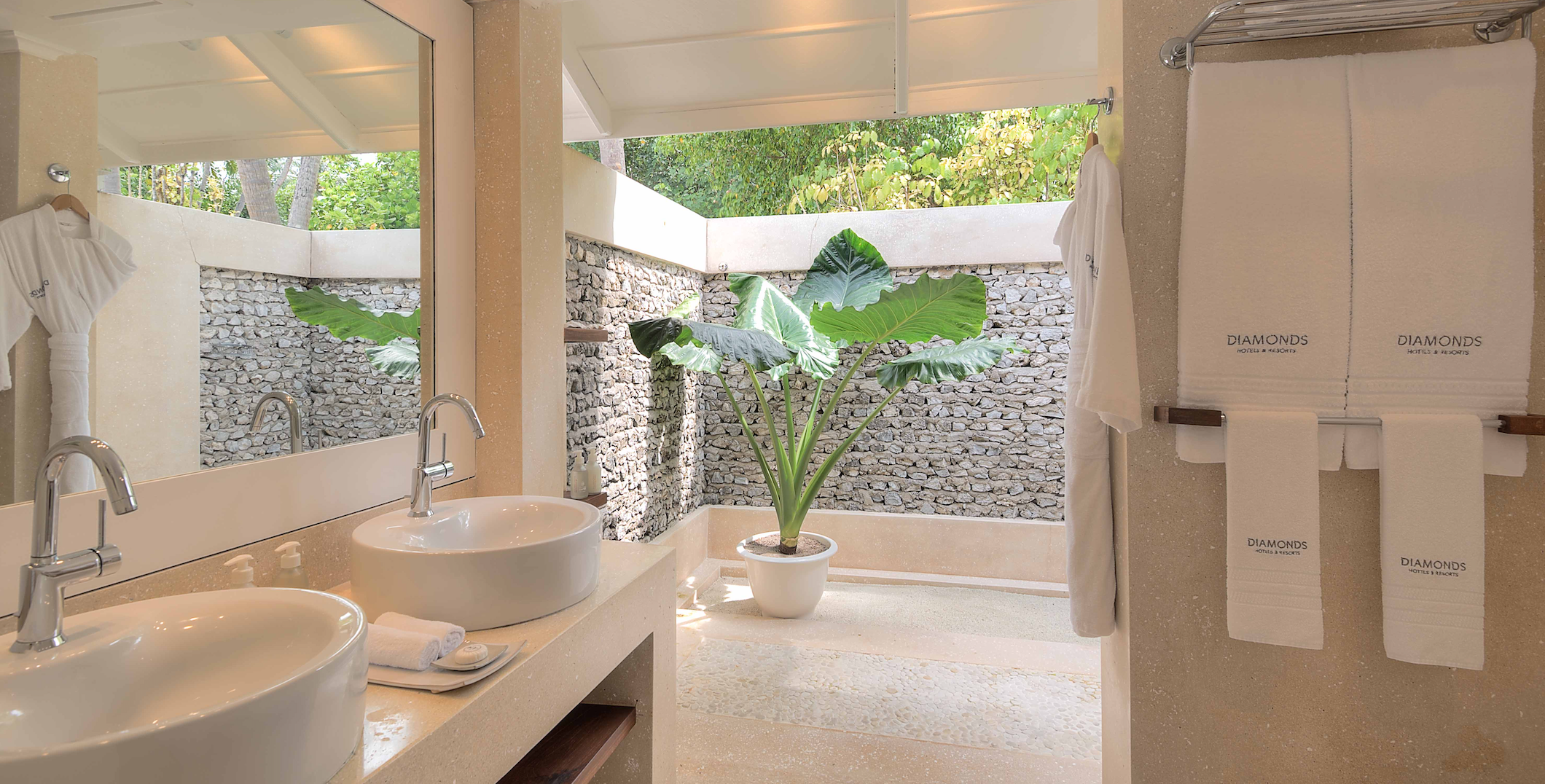 Beach Front Junior Suite at Diamonds Athuruga, view 2